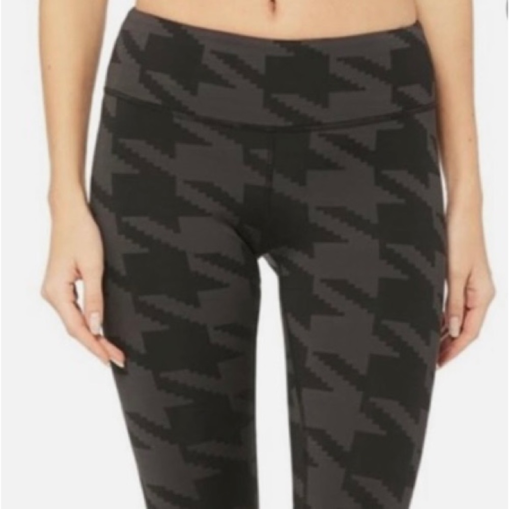 Alo Airbrush Crop Houndstooth Leggings, Sz L